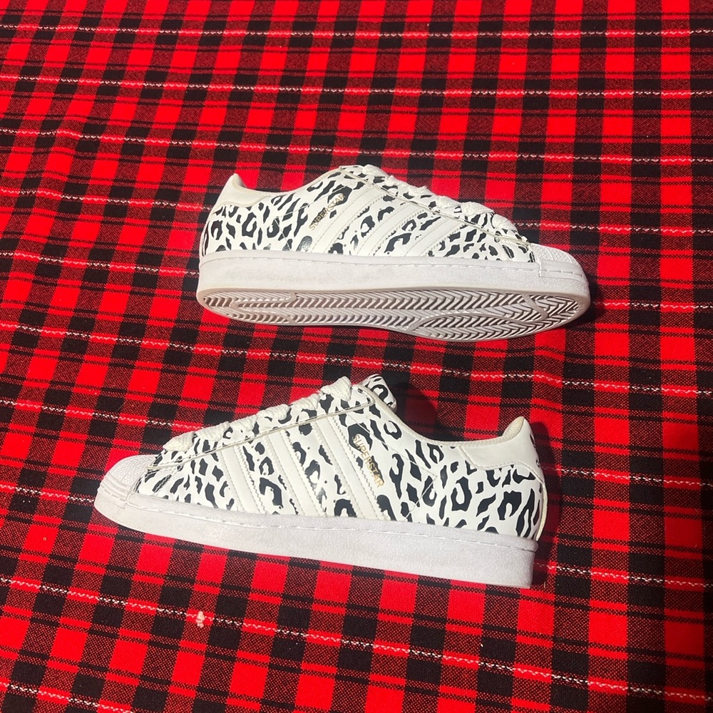 Adidas’s superstar low cheetah print - Picture 3 of 6